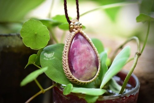 柔らかな華87ctローズルビーマクラメペンダント87 miuzu kikui