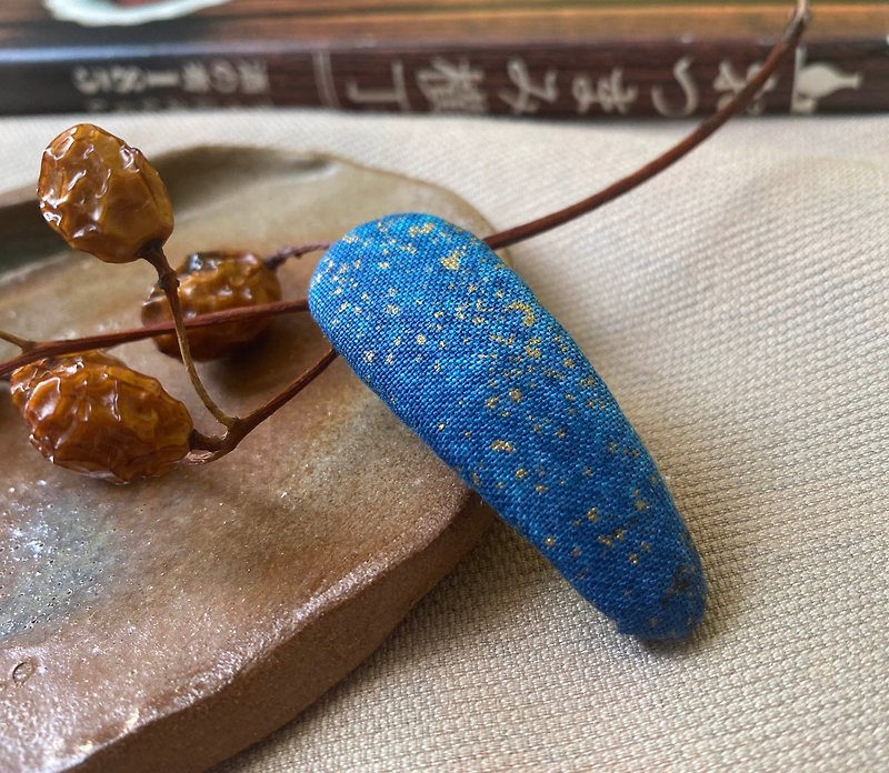 : Liuli: Floral cloth hair clip (small) BB clip cloth handmade hair accessories blue Nordic simple丨地 - Hair Accessories - Cotton & Hemp Blue