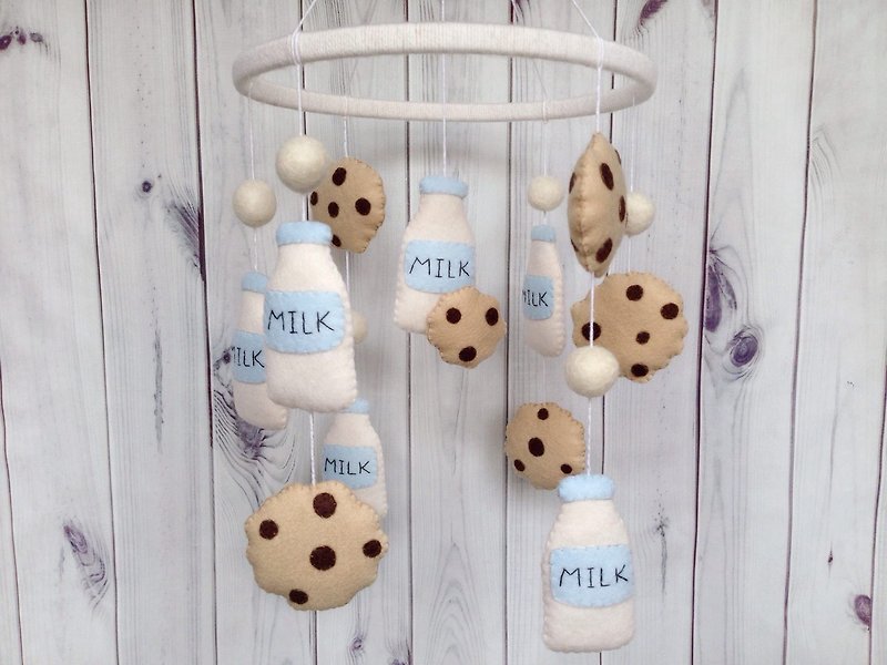 Cookies Milk Baby Mobile, Biscuit Nursery Decor, Bottle of Milk, Felt Pom Balls - ของเล่นเด็ก - วัสดุอีโค หลากหลายสี