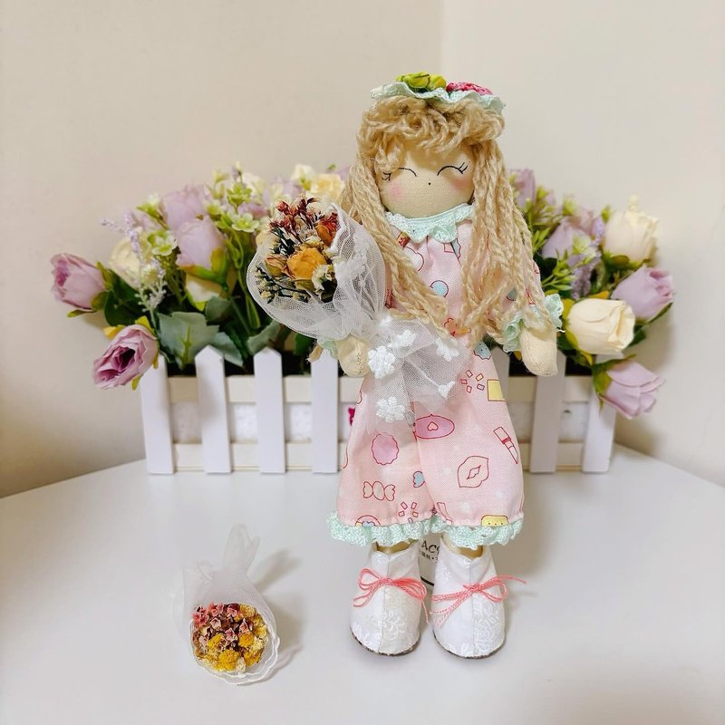 Spring pink fantasy handmade doll. Patchwork doll - ตกแต่งผนัง - ผ้าฝ้าย/ผ้าลินิน 