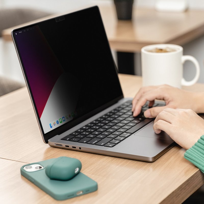 EasyProtector MacBook Air/Pro 磁吸式抗藍光防窺片 - 平板/電腦保護殼/保護貼 - 塑膠 