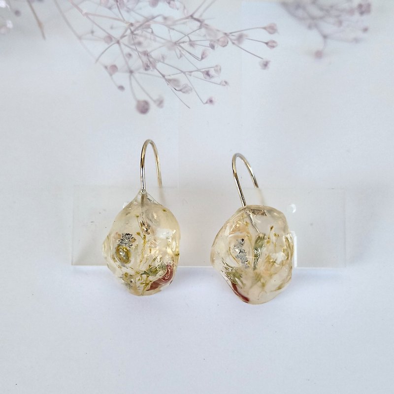 Botanical Mineral Earrings Ivory - ต่างหู - พืช/ดอกไม้ สีกากี