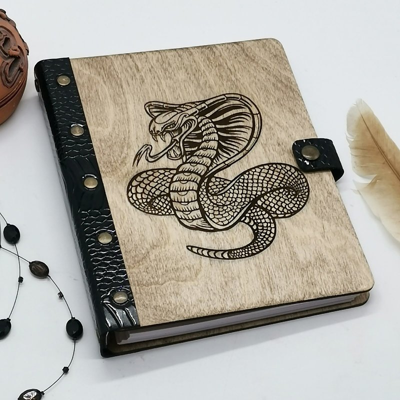 ไม้ สมุดบันทึก/สมุดปฏิทิน สีนำ้ตาล - Snake hard cover refillable journal - Wood and leather notebook - A5 ring binder