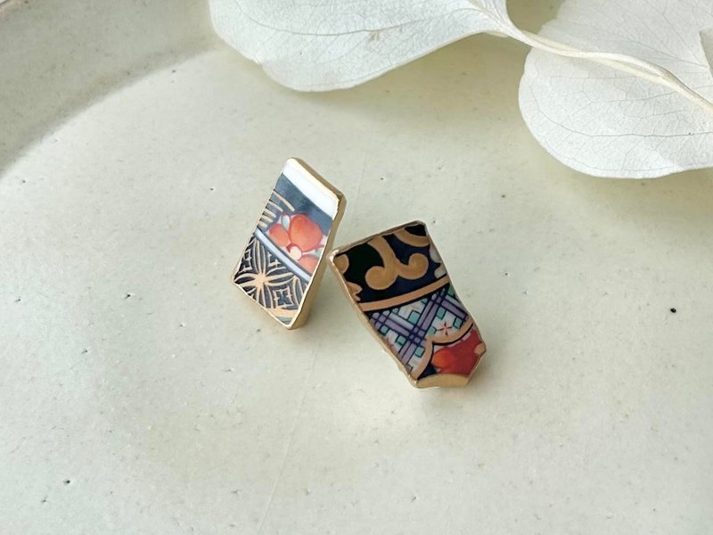 【金具が選べる】有田焼　金継ぎ　ピアス　イヤリング　花柄　和柄　伝統工芸　No.141 - 耳環/耳夾/耳骨夾 - 陶 藍色