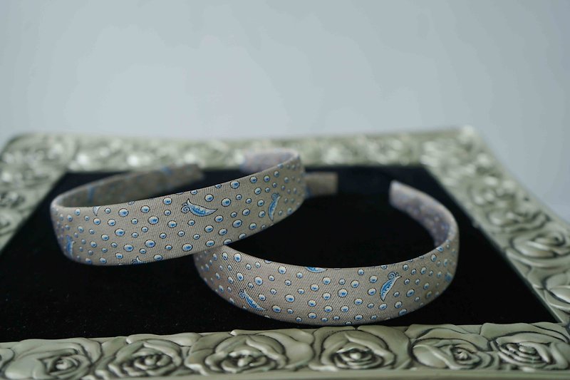 Antique tie modified handmade headband - Hermès animal series dolphin - rock gray - narrow section - ที่คาดผม - ผ้าไหม สีเทา