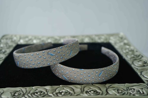 Papas Bow Tie 古董領帶改製手工髮箍- Hermès 動物系列海豚-岩石灰-窄款