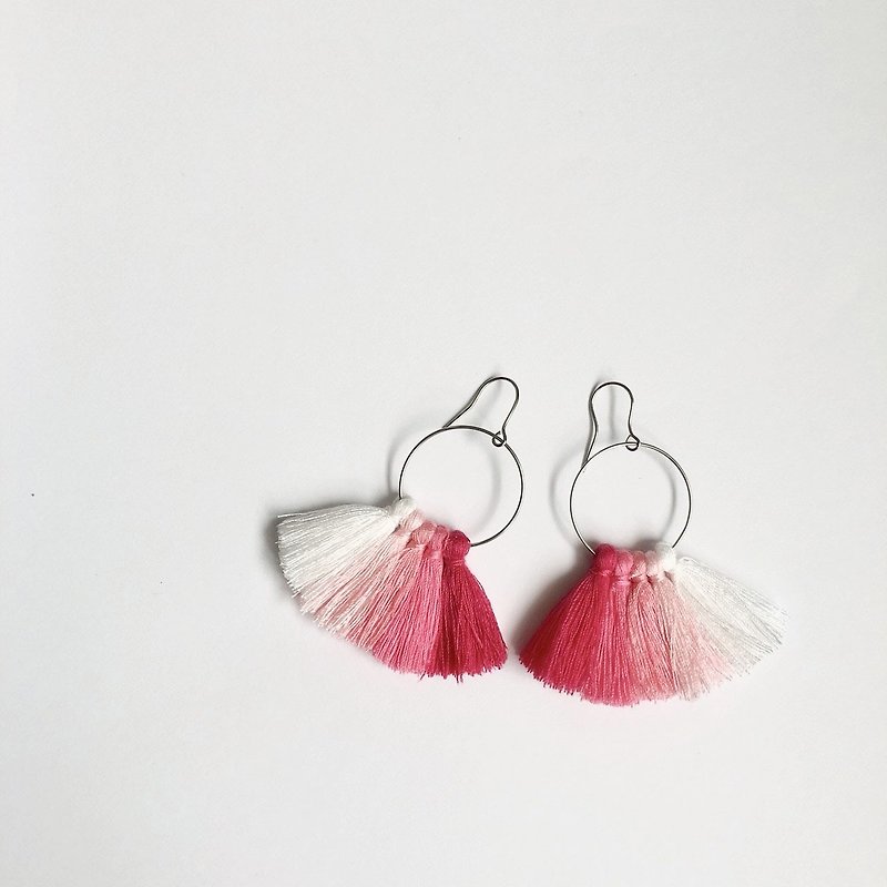 Handmade _ tassel earrings _ cherry blossoms - ต่างหู - งานปัก สึชมพู