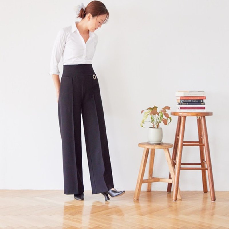 The Silhouette-Enhancing Wide Pants You Need | Black - Women's Pants - Other Materials Khaki