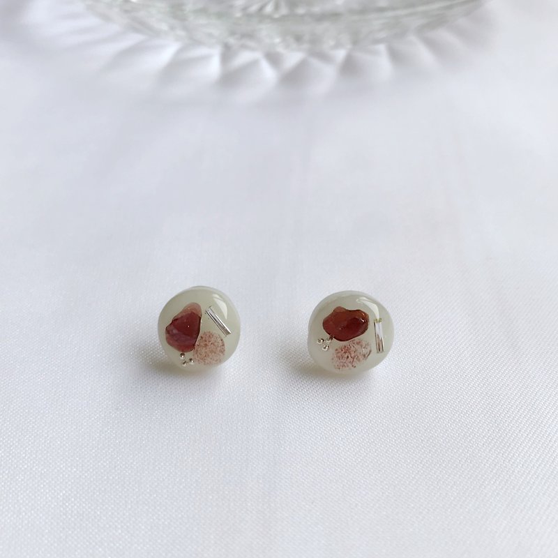 Cake tower. Red strawberry natural Stone crystal earrings ear ear acupuncture allergy - ต่างหู - คริสตัล หลากหลายสี