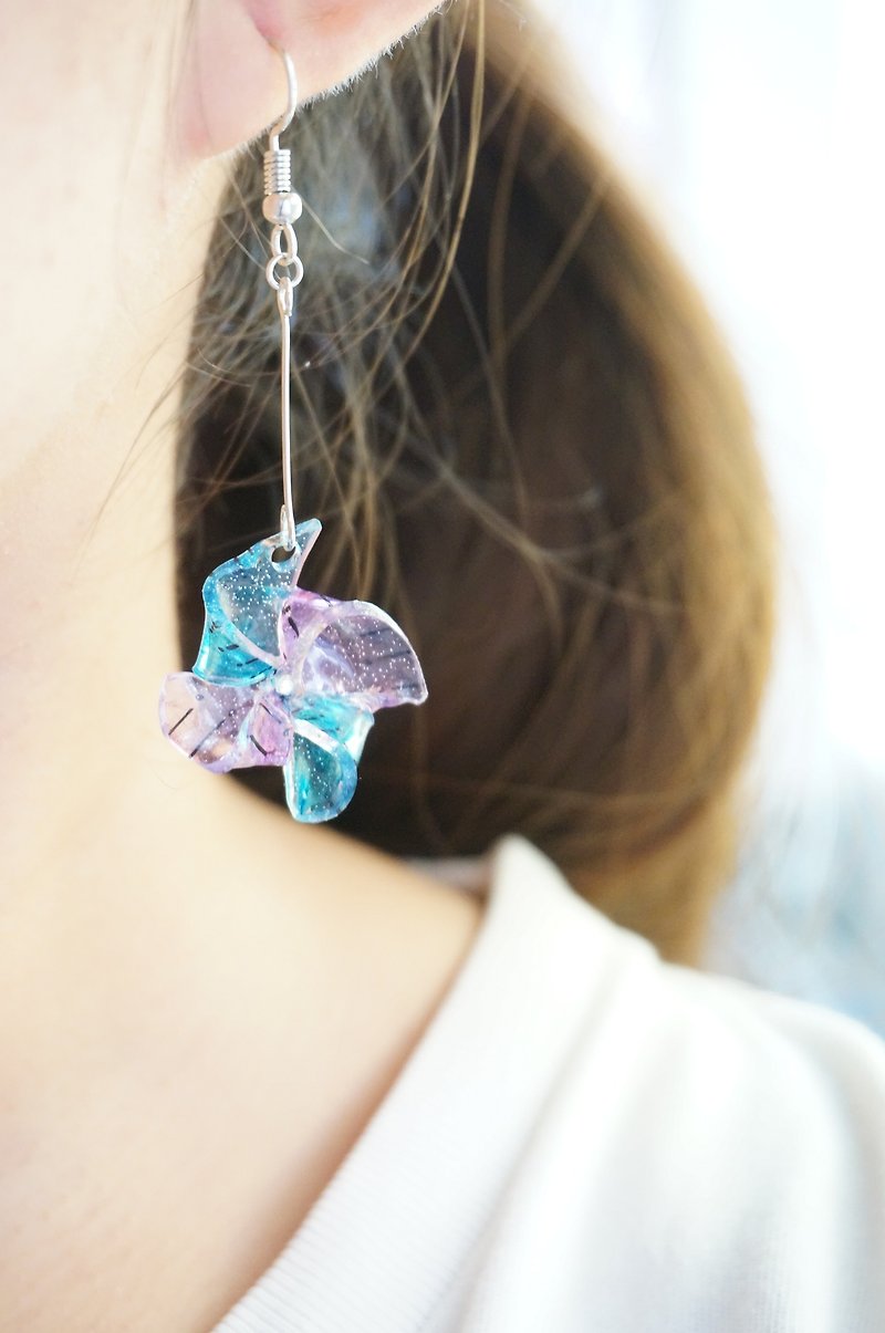 Pinwheel hand-painted unique girl earrings/pair - ต่างหู - เรซิน หลากหลายสี