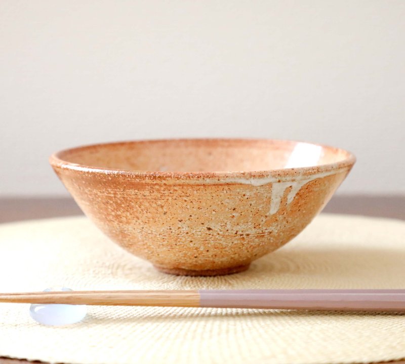 A large rice bowl made of red clay and titanium matte glaze. Can also be used as a small bowl. - ถ้วยชาม - ดินเผา สีแดง