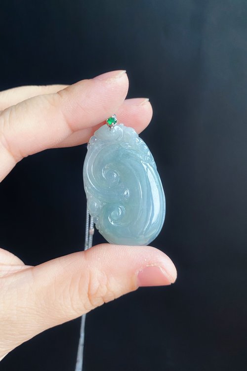 売却済み】天然ミャンマー産A貨翡翠 高氷 青緑地の蝙蝠如意 翡翠