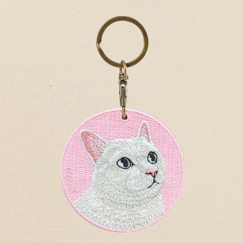 EMJOR Reversible Embroidery Charm - White Cat | Simulation Embroidery - พวงกุญแจ - งานปัก สีกากี