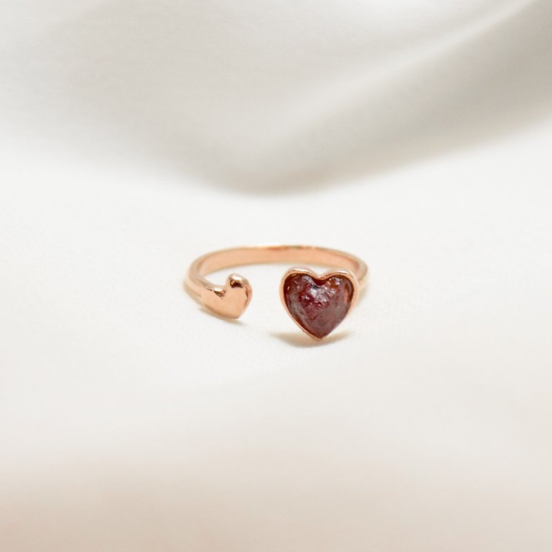 Double miniheart ring - 戒指 - 其他材質 粉紅色