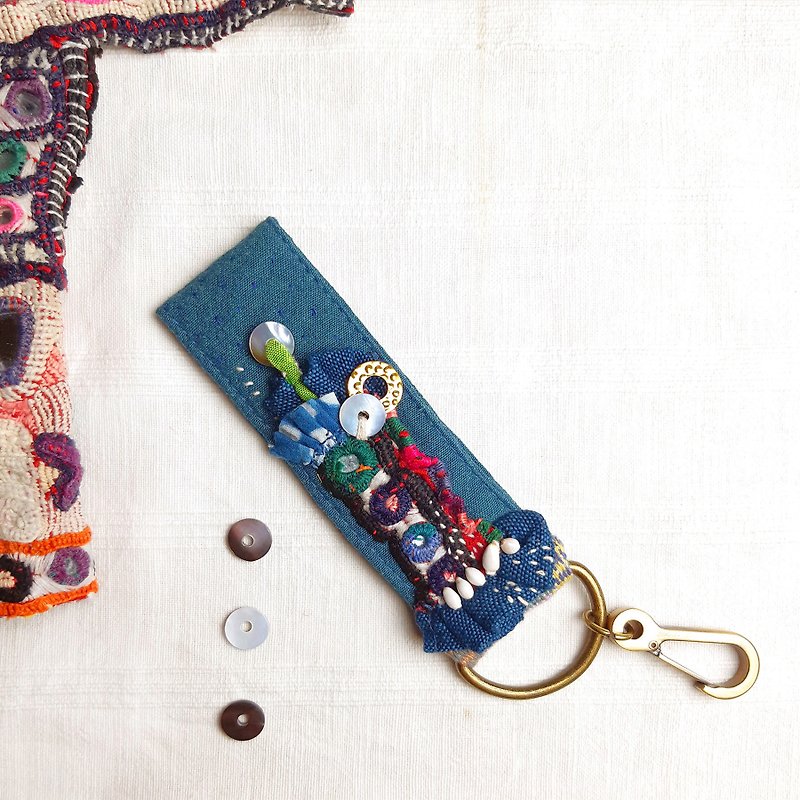 DUNIA handmade / Haisheng ancient cloth mirror embroidered key ring / pendant-1 - Keychains - Cotton & Hemp Multicolor