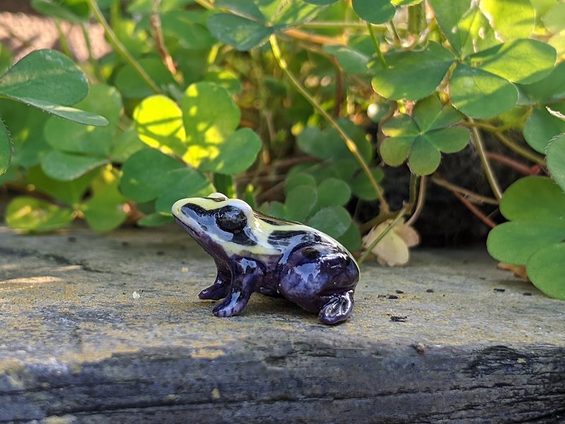 Hand Pinch Pottery Mini Dyed Poison Dart Frog - Items for Display - Porcelain Yellow