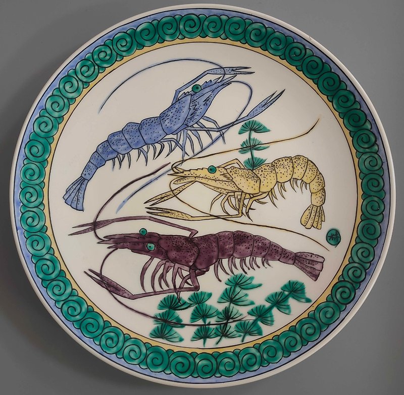 Japanese Kutani-yaki style. Made by Yingge. Hand-painted shrimp plate - Pottery & Ceramics - Porcelain 