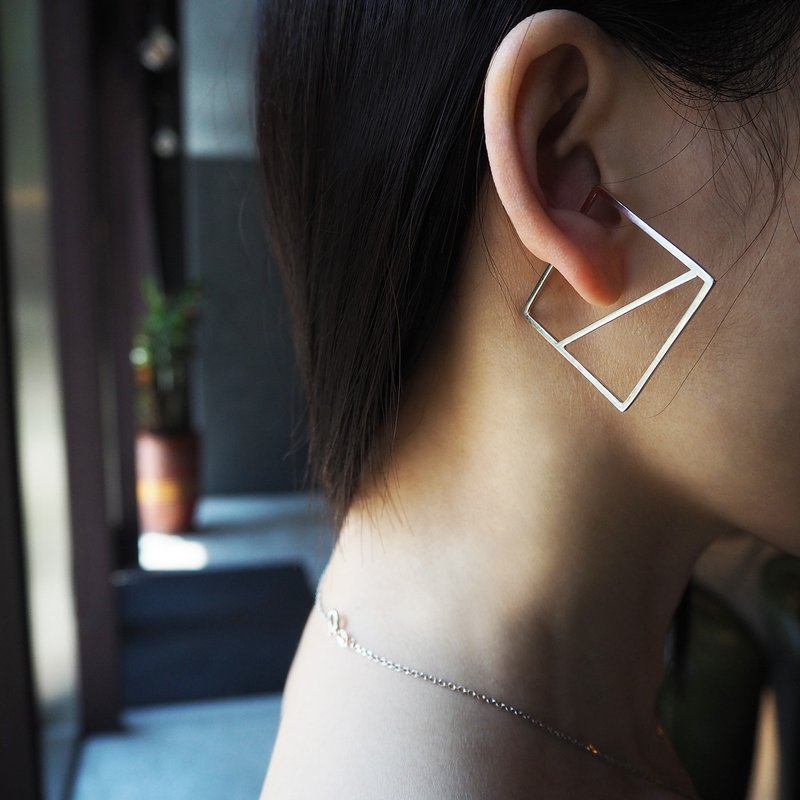 square b earring_方框b耳骨環 925銀 設計師 沒耳洞 耳環 耳夾 - 耳環/耳夾/耳骨夾 - 銀 銀色