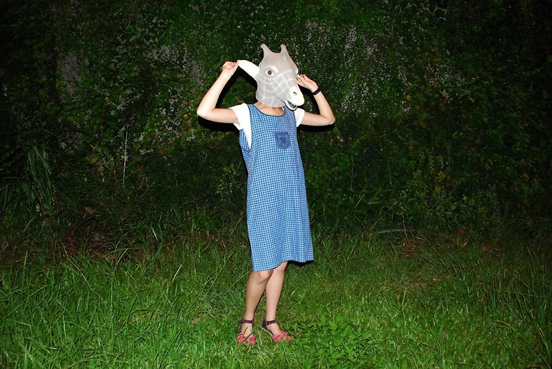 {:::Giraffe 長頸鹿人:::}_特殊格紋造型小口袋古著背心牛仔洋裝 - 洋裝/連身裙 - 棉．麻 藍色