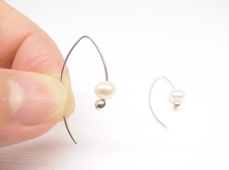Ermao Silver【Hook and hook line sterling silver pearl earrings】a pair - ต่างหู - โลหะ สีเงิน