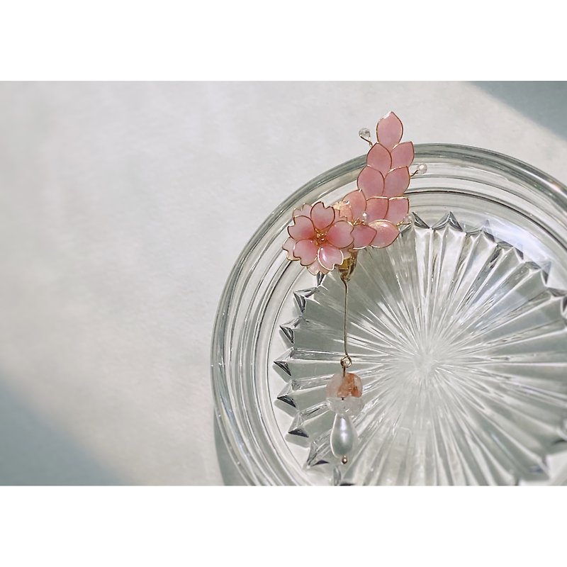 Pre-order Dragon Flower | Earrings Sakura clip-on earrings - Earrings & Clip-ons - Resin Pink