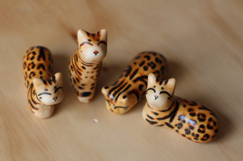 豹貓小貓石(貓型研究室) - 公仔模型 - 瓷 金色