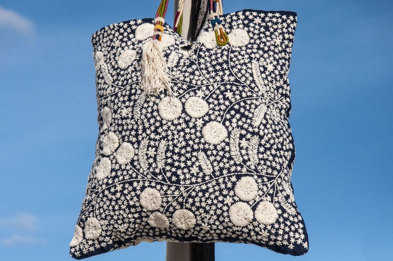 手縫純棉布側背包 刺繡斜背包 手工刺繡肩背包 手縫藍染包indigo - 側背包/斜背包 - 棉．麻 藍色