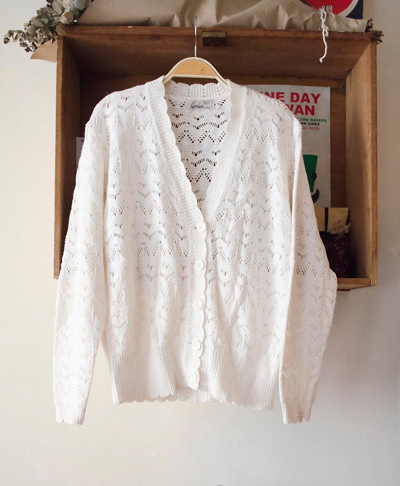 純白簍空花紋波浪滾邊復古針織外套 | vintage莞洱古著 - 女毛衣/針織衫 - 棉．麻 白色