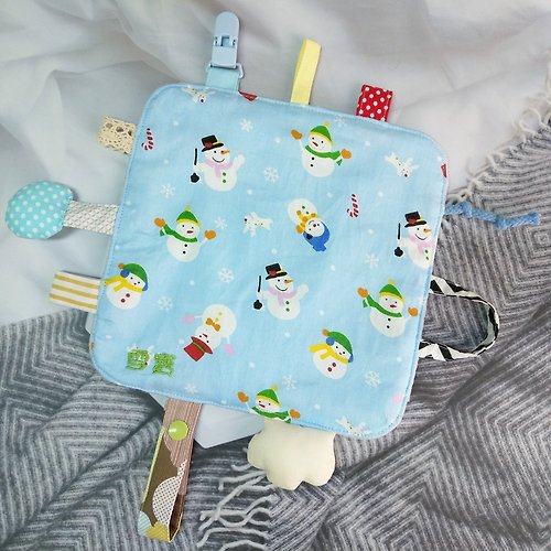 QQ rabbit 手工嬰幼兒精品 彌月禮盒 免費繡名字。歡樂雪人-3色可選。圓角響紙安撫巾
