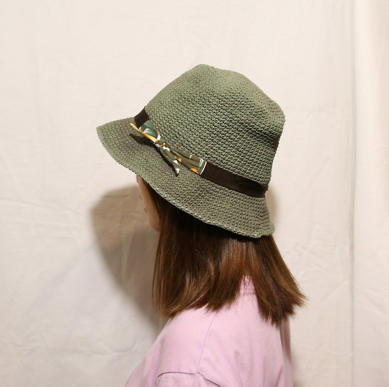 緑に戻る::編まれた麦わら帽子ダークグリーンリボンヴィンテージ麦わら帽子 - 帽子 - 紙 