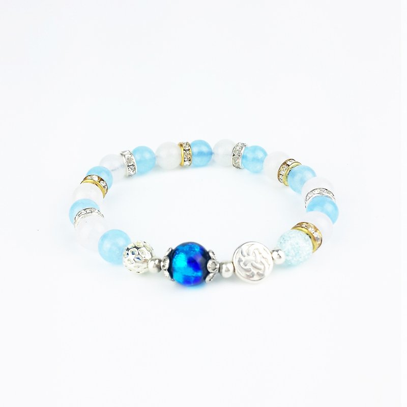 | Glass Bead Series | Ice Crystal World Blue Glass Bead Blue Pop Flower Crystal White Chalcedony Chalcedony (Tibetan Silver x Bracelet x Bracelet x Handmade x Customized.) - สร้อยข้อมือ - เครื่องเพชรพลอย สีน้ำเงิน