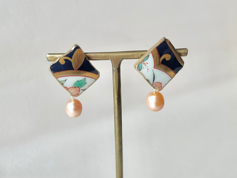 【金具が選べる】有田焼　金継ぎ　ピアス　イヤリング　リーフ柄　花柄　揺れる　淡水パール　天然石　伝統工芸　No.138 - 耳環/耳夾/耳骨夾 - 陶 藍色
