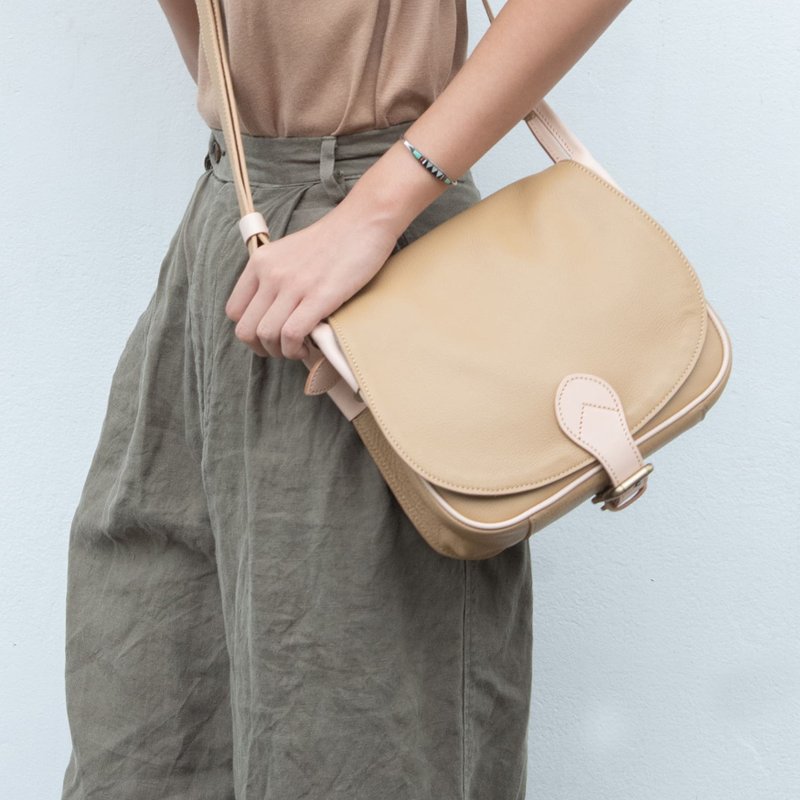 Crossbody Bag UU-F in Beige GUATE - 側背包/斜孭袋 - 真皮 卡其色