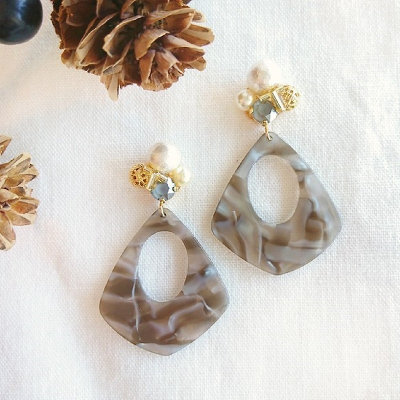 Greige tortoiseshell & bijou Clip-On, earrings - Earrings & Clip-ons - Other Metals Gray