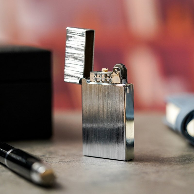 【FREED】銀色拉絲銅殼煤油打火機禮盒 客製化禮物 刻字 快速出貨 - 其他 - 其他金屬 銀色
