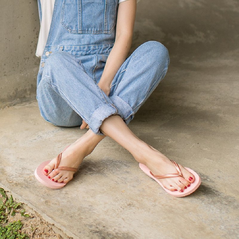 Women's Slim flat flip-flops waterproof and wear-resistant anti-slip flip-flops pink gold - รองเท้าแตะ - ยาง สึชมพู
