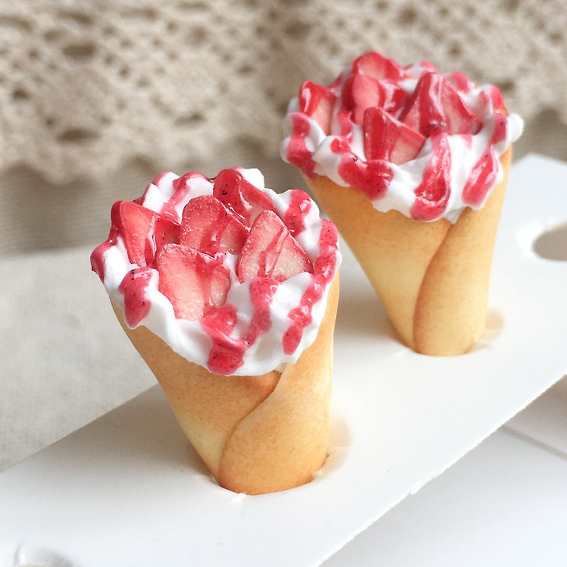 草莓果醬可麗餅 耳環 一對價 甜點飾品 五片草莓 - 耳環/耳夾 - 黏土 紅色