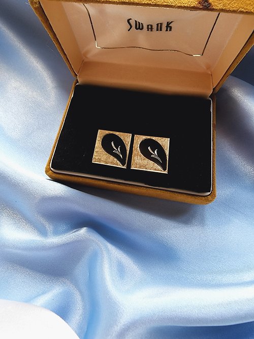 Hale黑爾典藏西洋古董 美國西洋古董飾品 / Swank霧金格紋黑琺瑯銀葉袖扣/男士珠寶