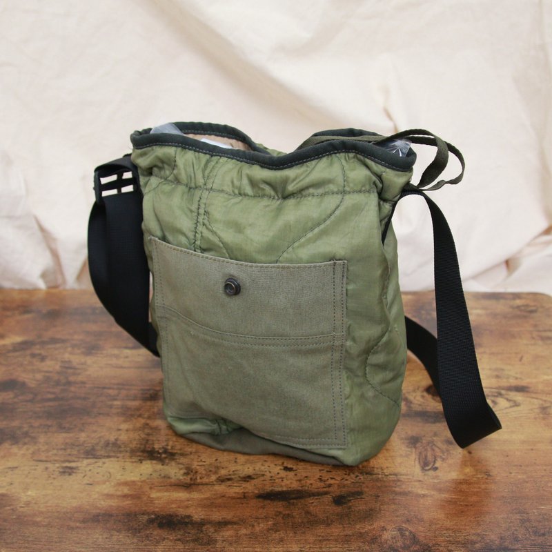 Back to Green:: 經典斜背 再製軍綠拼接 B-08 vintage bag - 側背包/斜背包 - 棉．麻 