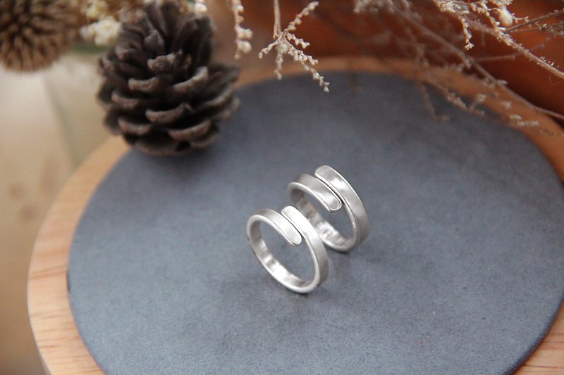 Rounded Interlaced Silver - แหวนคู่ - เงินแท้ สีเงิน