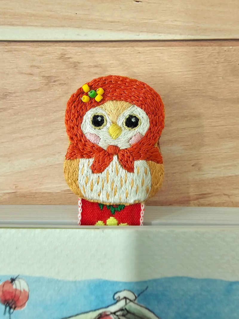 貓頭鷹刺繡書籤-紅頭巾 - 書籤 - 繡線 紅色