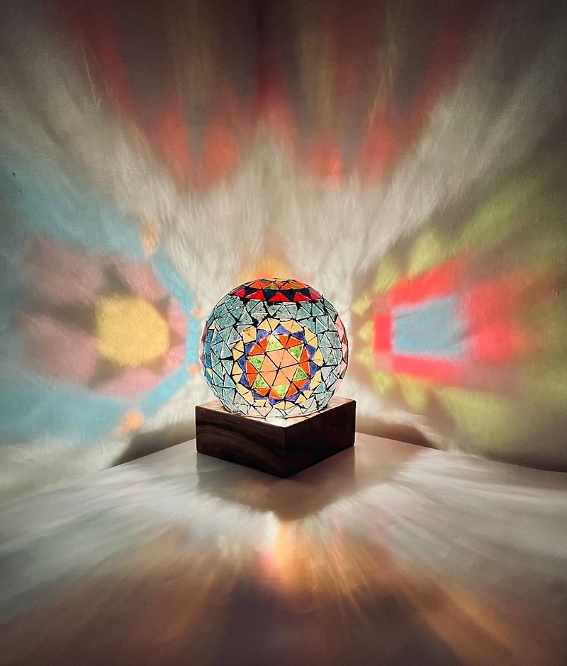 Hearts reflect each other─Concentric round lights - Items for Display - Glass Multicolor