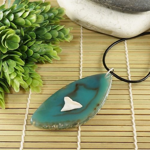 AGATIX Mint Green Agate Slice Slab Mako Shark Tooth Protection Pendant Necklace Jewelry