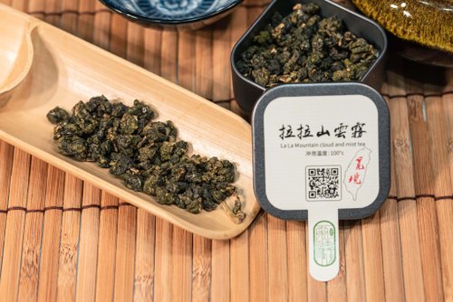 雨曦 執行長推薦覓境拉拉山雲霧松木禮盒(伴手禮附提袋)