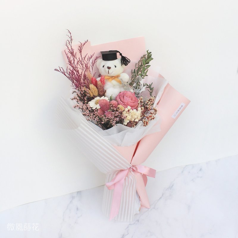 【Accompaniment】Pink graduation bouquet/dried bouquet/graduation bear bouquet - ช่อดอกไม้แห้ง - พืช/ดอกไม้ สึชมพู