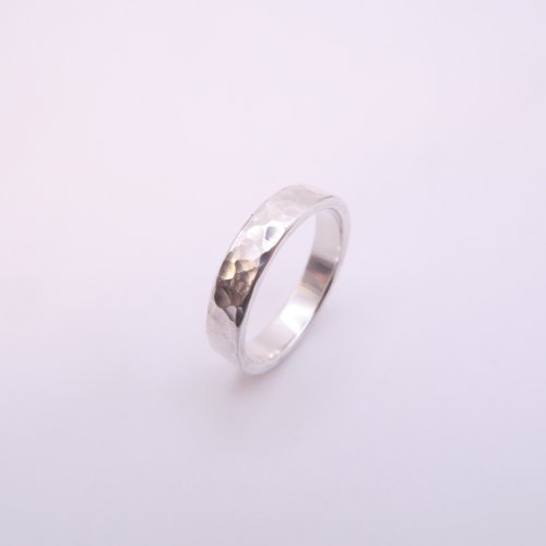 Under Wings Metal 羽下金工 水波紋 純銀鍛敲戒指 - 中性款(寬4.5mm) - 可免費修改戒圍一次