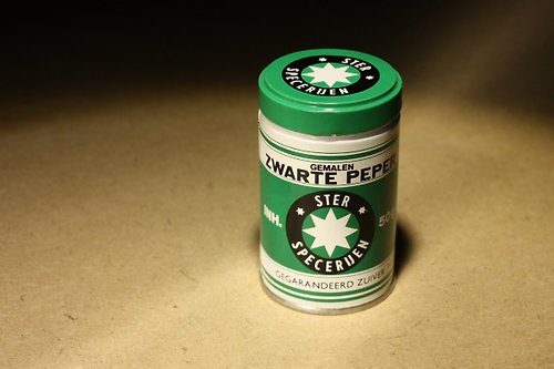 WAREHOUSE66 原創皮革設計品與老件小物 購自荷蘭 20 世紀末期老件 綠蓋白色馬口鐵 黑胡椒罐