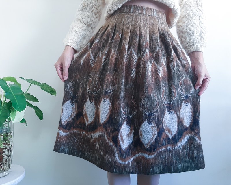 Vintage 60s 70s Brown Wool Pleated Skirt Reindeer Skirt Size S Waist 26 Inch - กระโปรง - ขนแกะ สีนำ้ตาล