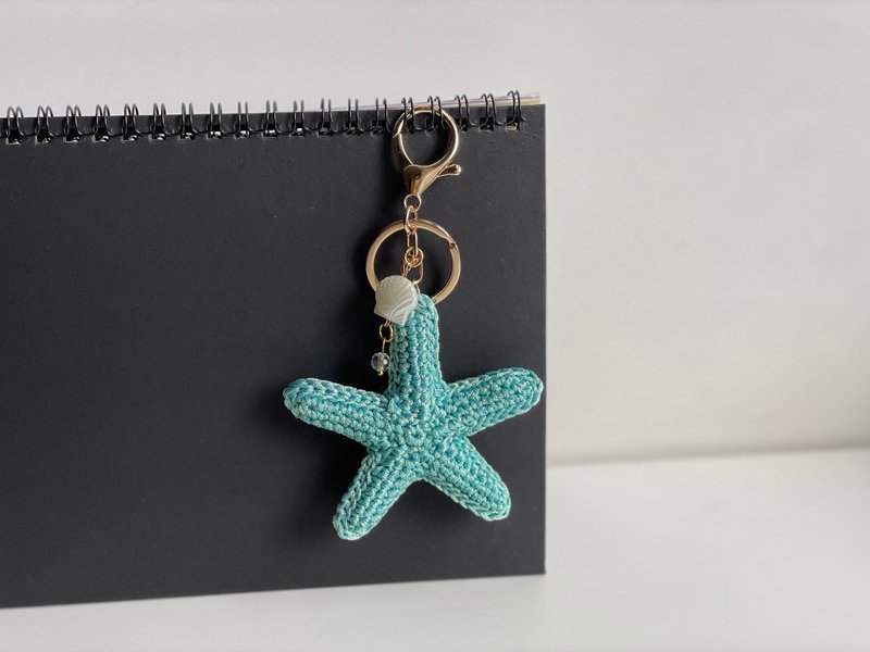 Handwoven Starfish Keychain 2.0 - ที่ห้อยกุญแจ - วัสดุอื่นๆ หลากหลายสี