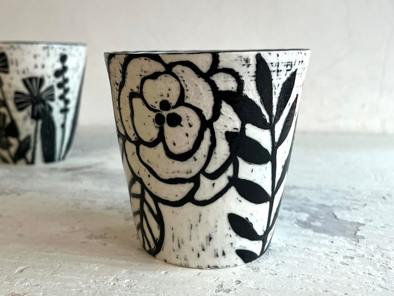 Yang Engraved Series-Camellia Flower White Porcelain Hand Cup/Chopstick Holder/Pen Holder/Vase_Pottery Tea Cup - ถ้วย - เครื่องลายคราม ขาว